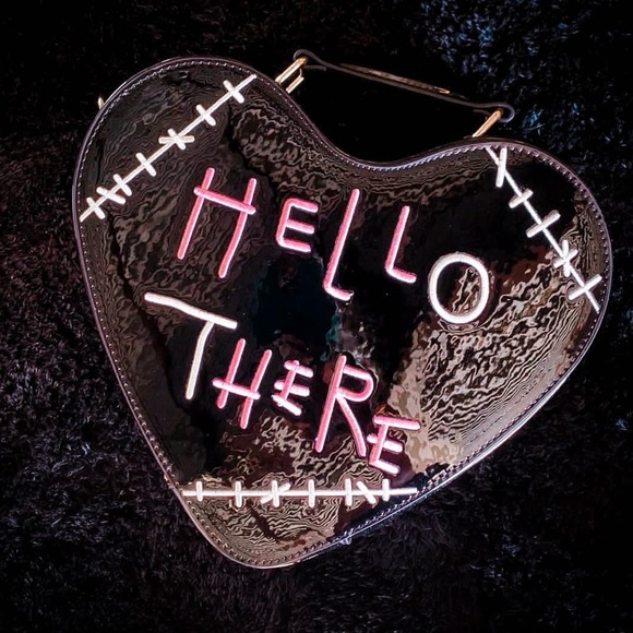 Heart-Shaped hell here Black Bag with Pink and White Stitching new - Picture 2 of 5